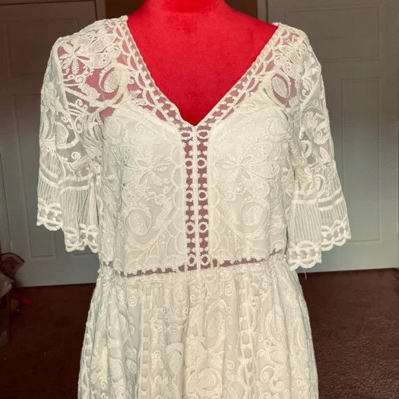 Elegant Off White Lace Romper Shorts - Picture 4 of 8